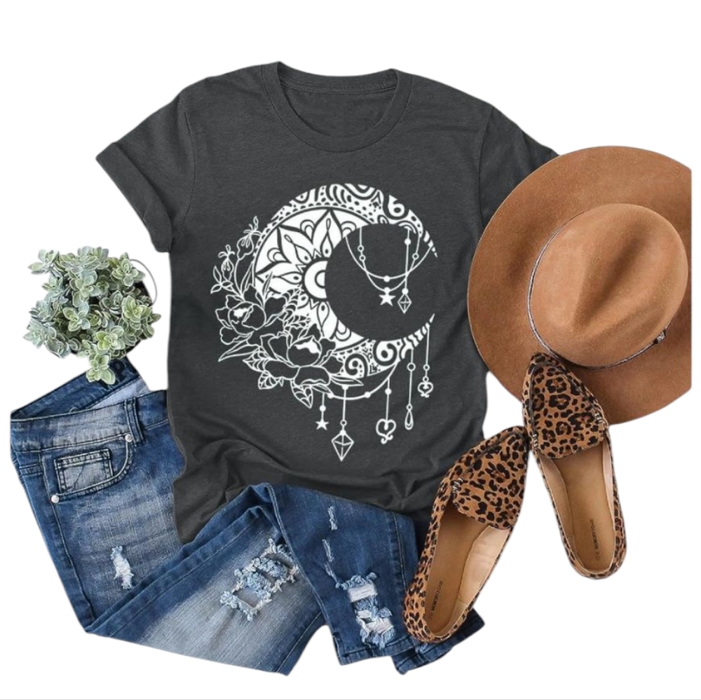 🆕 Women's Heathered Grey Boho Moon Screen Print T-shirt